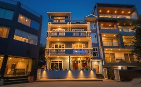 Fabhotel Jhs Studio